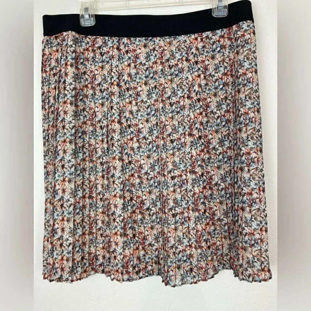 Loft pleated floral chiffon skirt w/ elastic waist lined ❤️